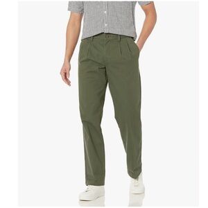 Amazon Essentials Men's Classic-Fit Pleated wrinkle free Chino Pant. Size 42x32